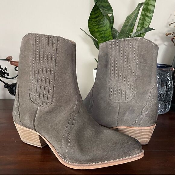 FREE PEOPLE New Frontier Chelsea Leather Boots Washed Taupe Pointed Toe 7.5 NEW! - Picture 1 of 9